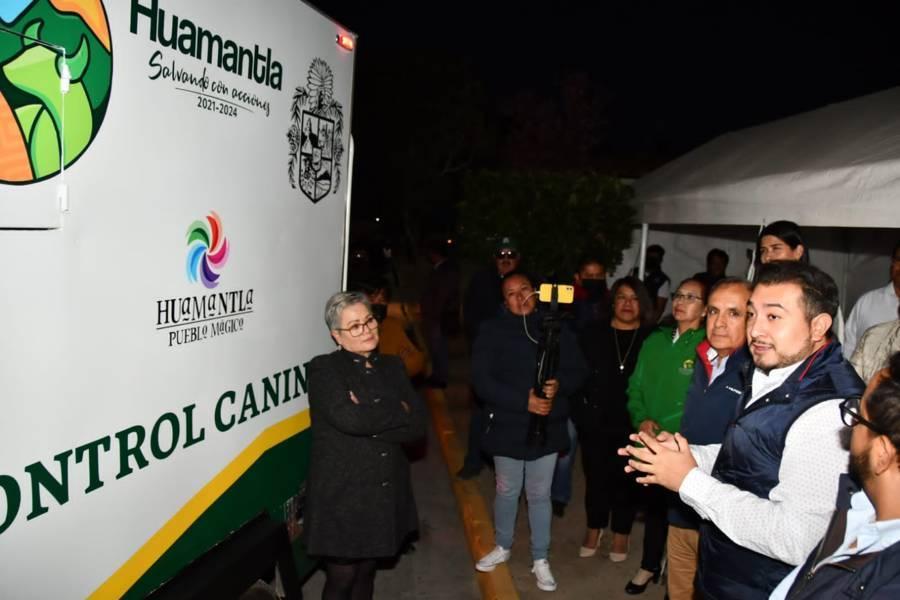 Anuncia Salvador Santos construcción de clínica para perros y gatos en Huamantla
