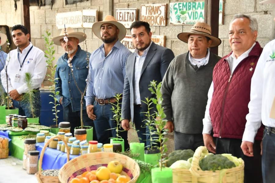 Felicita Salvador Santos Cedillo a los socios fundadores del establo Benito Juárez