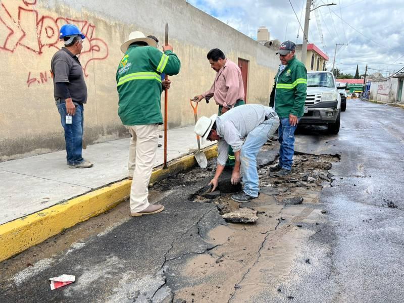 Atiende CAPAMH fuga de agua en calle del centro de Huamantla