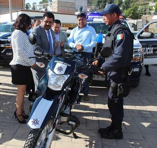 Adquiere alcalde de Tepetitla patrullas para reforzar la seguridad pública