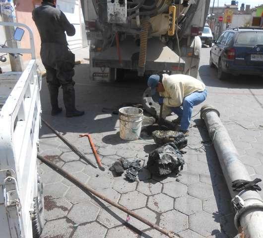 Gobierno Municipal de Tepetitla realiza trabajos de desazolve de red de drenaje sanitario