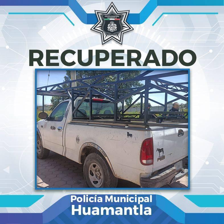 Recuperan policías de Huamantla camioneta reportada como robada