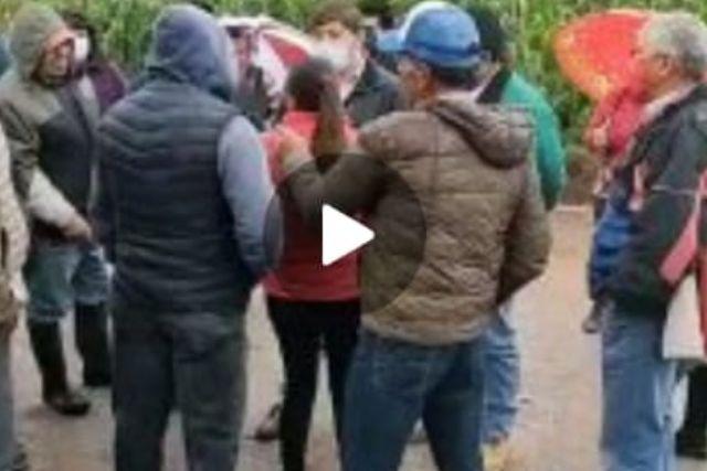 Confrontan ciudadanos a Serrano por frenar avance de obras en Tlaxco