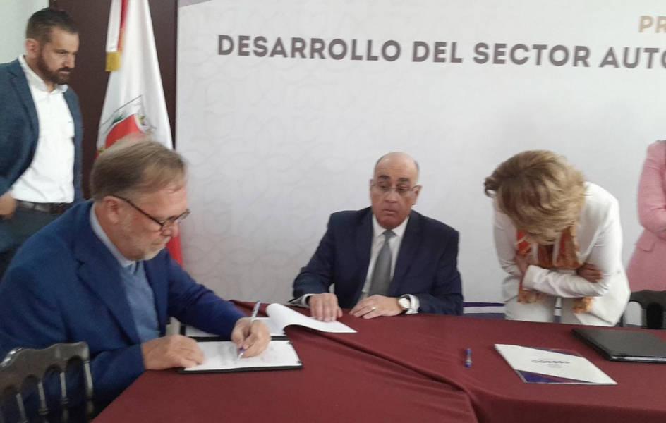 Firman convenio para creación de empleos en el ramo automotriz de Tlaxcala 