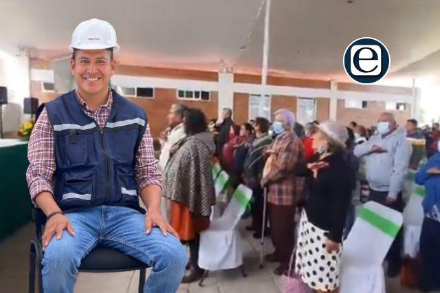 Con mentiras alcalde de Tlaltelulco acarrea a los abuelitos para su informe  