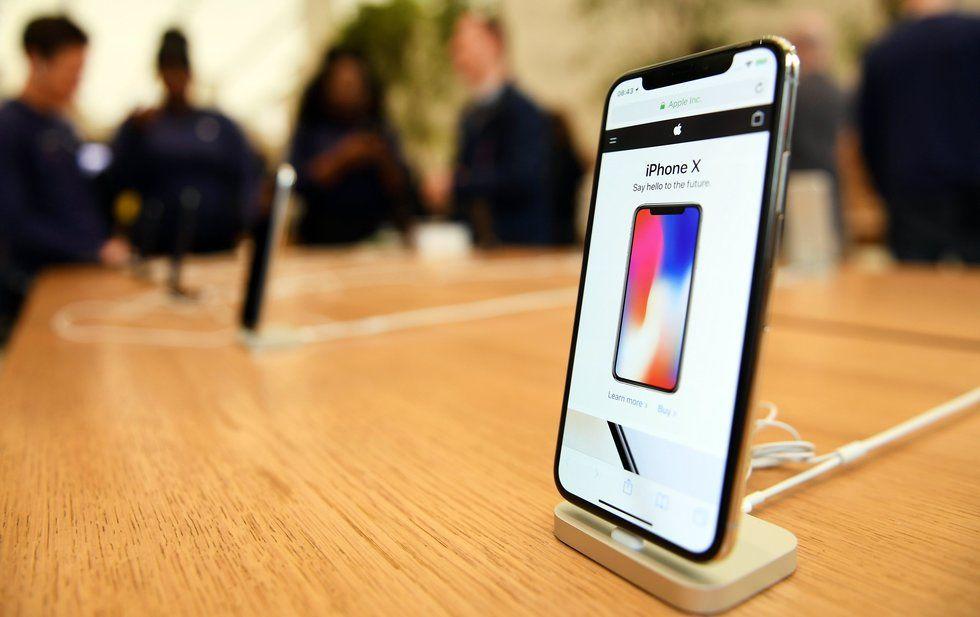 Apple  considera que el Iphone es caro fuera de EU.