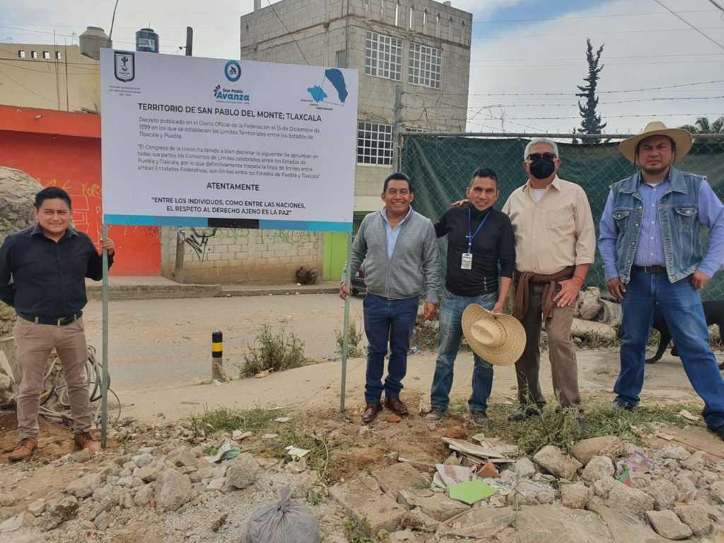 Ayuntamiento de San Pablo Del Monte realiza colocación de placas en zonas limítrofes Puebla-SPM