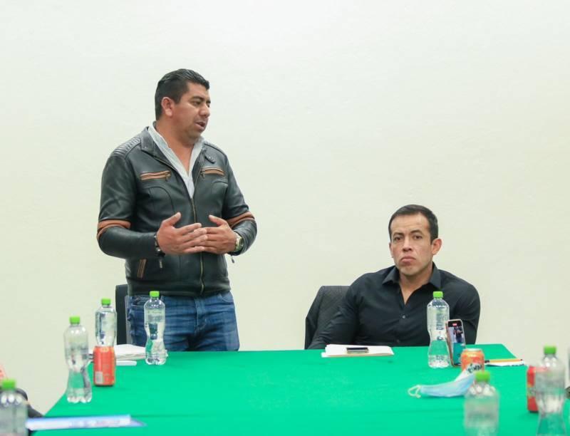 Bladimir Zainos Flores y Jaciel González Herrera se reúnen con vecinos de Xicohtzinco