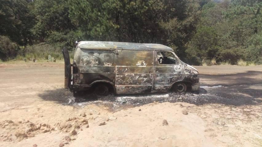 Asegura policía estatal dos vehículos calcinados en Calpulalpan