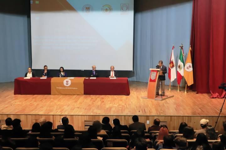 Analizan en la UATx los desafíos de la educación superior en México