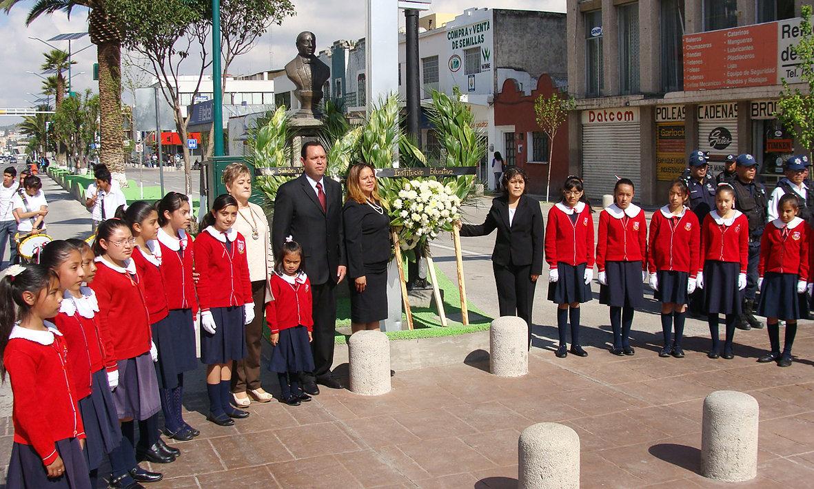 Conmemora el Ayuntamiento de Apizaco el aniversario del natalicio de Benito Juárez