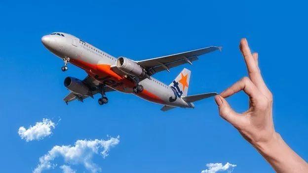 Mujer olvidó a su bebé y pide al avión aterrizar de emergencia