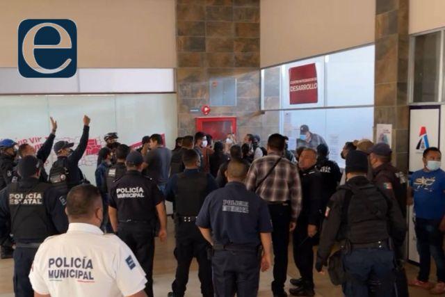 Trifulca en Apizaco; un funcionario público resultó golpeado