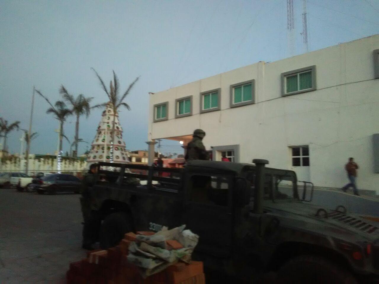 Ejército resguarda instalaciones de la presidencia en Tzompantepec