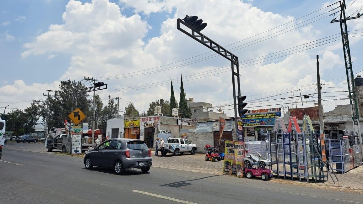 Ayuntamiento de SPM y la SMyT reparan semáforos de la Vía Corta 