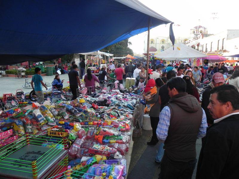 Con gran afluencia y aceptación se lleva a cabo la Feria del Juguete en el Parque Juárez