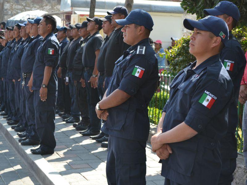 Entrega Polvo Rea patrullas a la policía de Tlaltelulco
