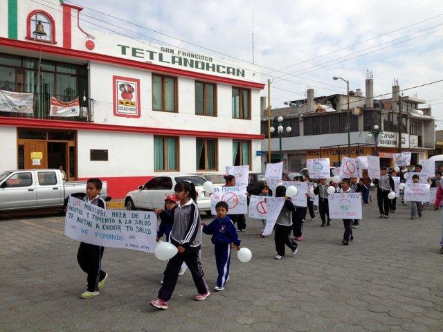 Realizan en Tetlanohcan desfile del Día Mundial sin Tabaco