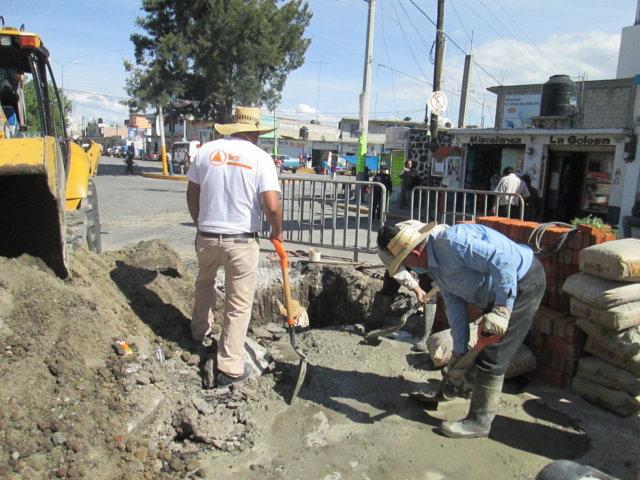 Calpulalpan: Realizan trabajos correctivos en redes de drenaje obsoletas