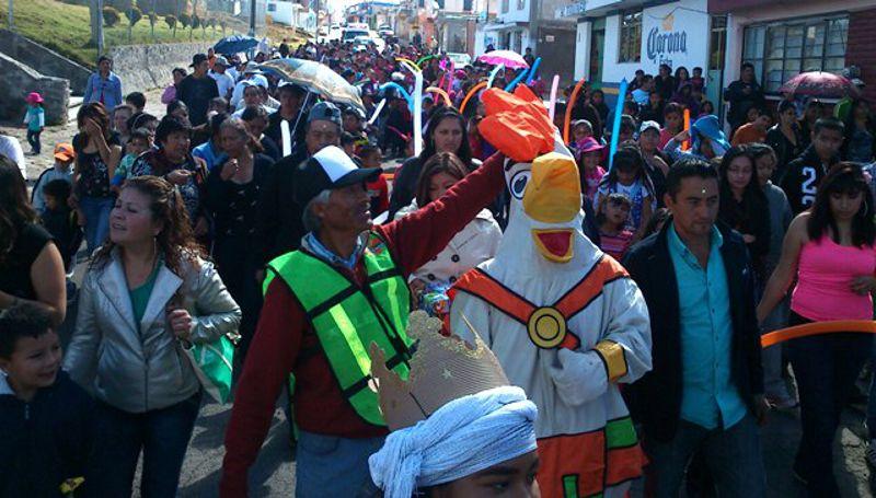 Festeja Alcalde de Tecopilco a niños por el “Día de Reyes”