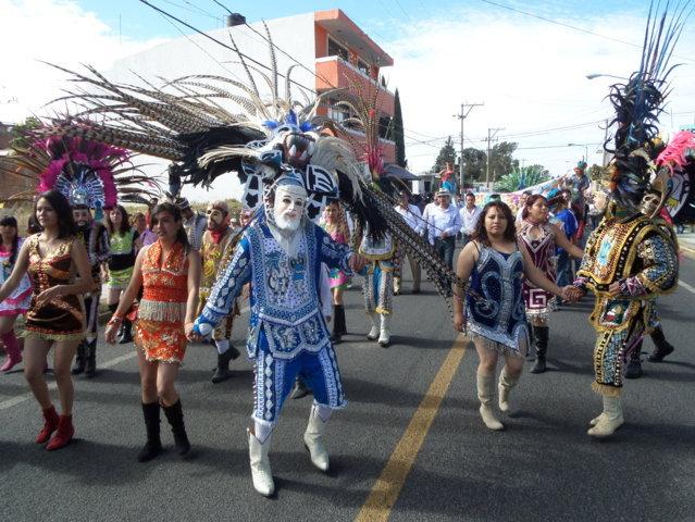 Colorido y diversión se vivió en el Primer Gran Desfile de Carnaval en Tetla