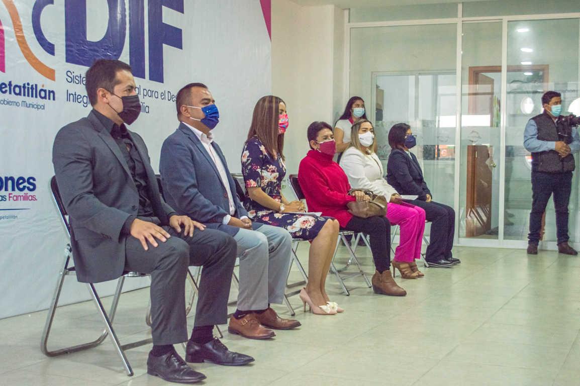 Miriam Martínez presidenta del SMDIF de Apetatitlán apertura centro de atención a la salud