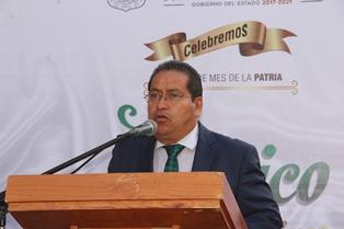 Alcalde de Amaxac encabeza Izamiento de Bandera por el mes patrio
