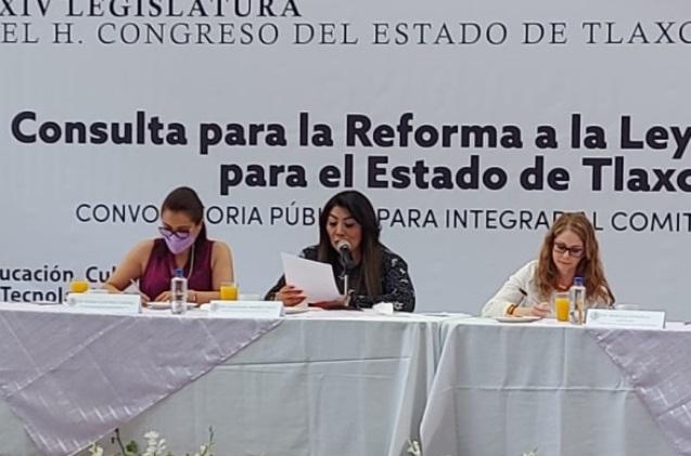 Alejandra Ramírez anuncia foros para reformar la Ley de Educación 