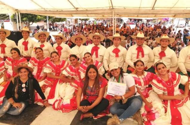 Amaxac se vistió de color en el festival “México le Baila a Tlaxcala”