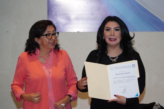 Asociación Dental Mexicana entrega reconocimiento a diputada Alejandra Ortiz