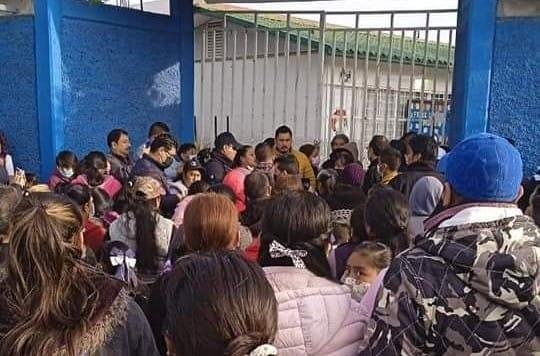 Por déspota piden destitución de directora de primaria de Teolocholco 
