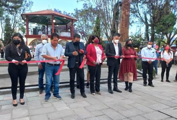 Felicitas Vázquez entrega obra de remodelación del parque de Tezoquipan