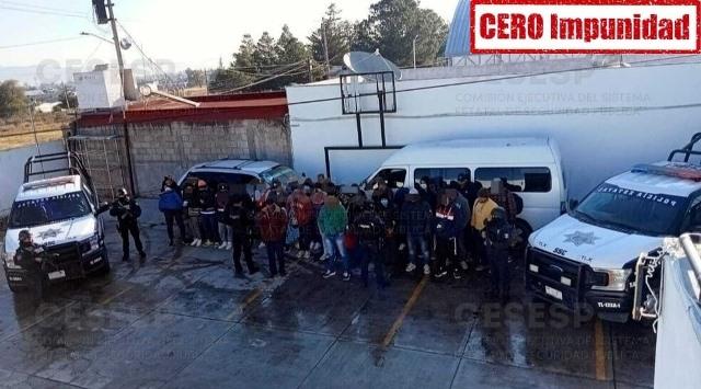 Rescatan a 30 migrantes y detienen a dos polleros en Huamantla