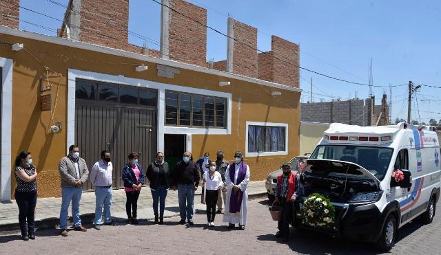 Víctor Hugo Sánchez entrega ambulancia nueva a Nanacamilpa