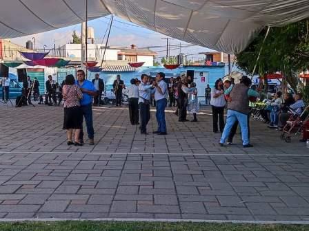 Domingo de danzón, motivo de convivencia familiar en Panotla 