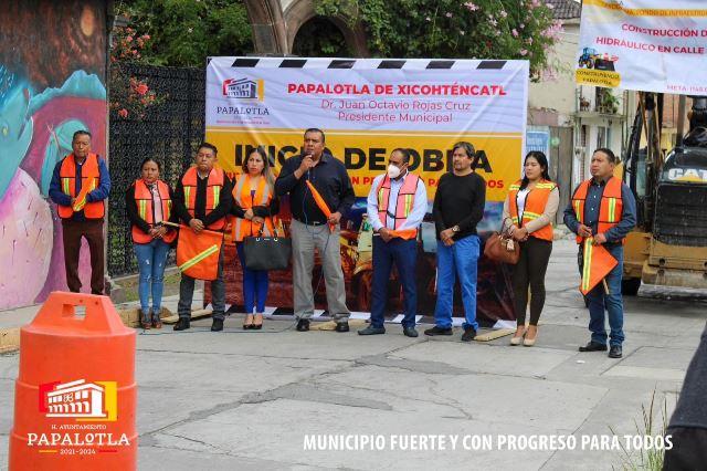 Gobierno de Papalotla inicia obra en la calle Emilio Carranza 