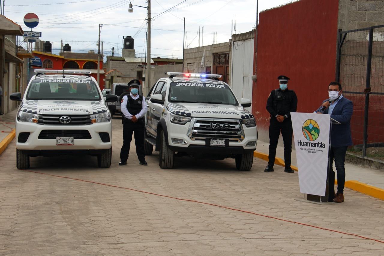 Entrega alcalde de Huamantla dos nuevas patrullas a la policía municipal