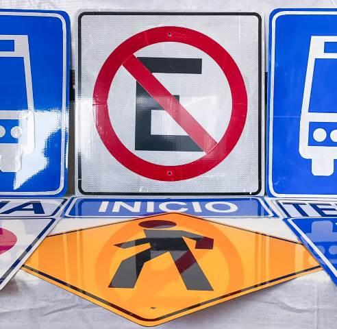 Gobierno de Apetatitlán inicia colocación de señalética vial y peatonal