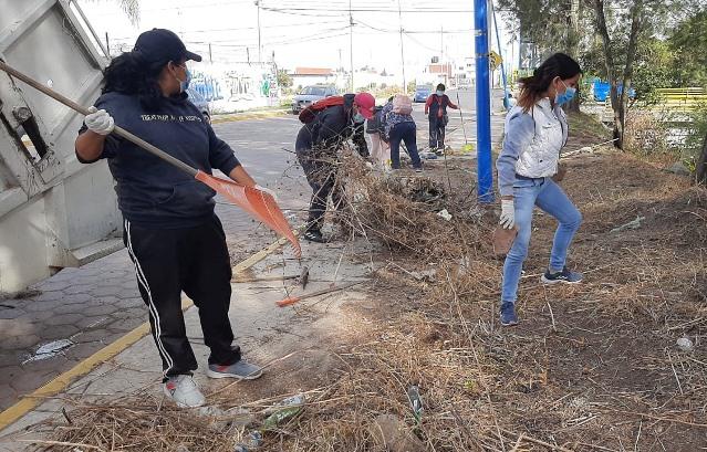 Ayuntamiento de SPM colabora en limpieza de barranca en San Pedro 