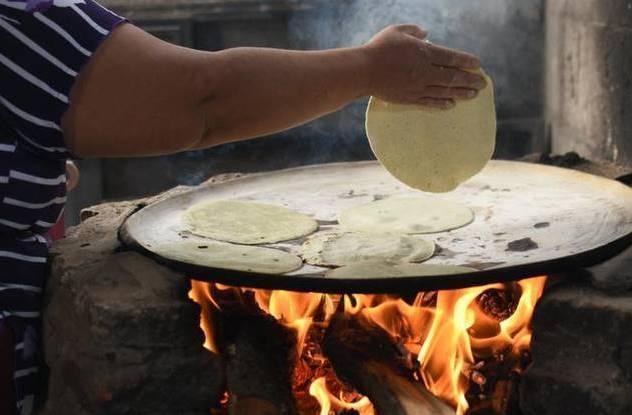 Kilo de tortillas ya ronda los 18 pesos en Tlaxcala  