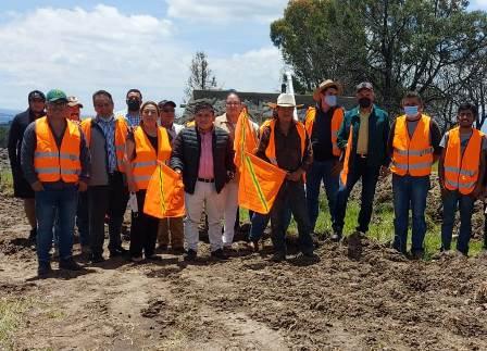 Alcalde de Xaltocan atiende necesidades de agua potable en La Retama 