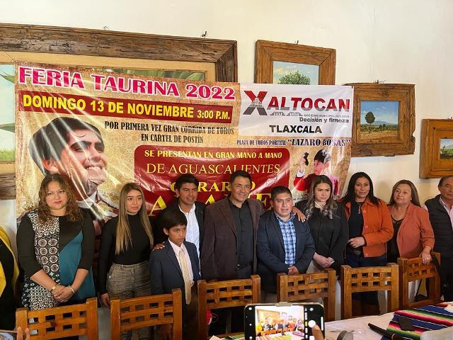José Luis Hernández presenta cartel de Feria de Xaltocan 2022