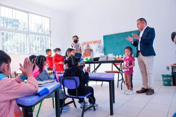 Ayuntamiento de Apetatitlán entrega rehabilitación de escuela La Abejita