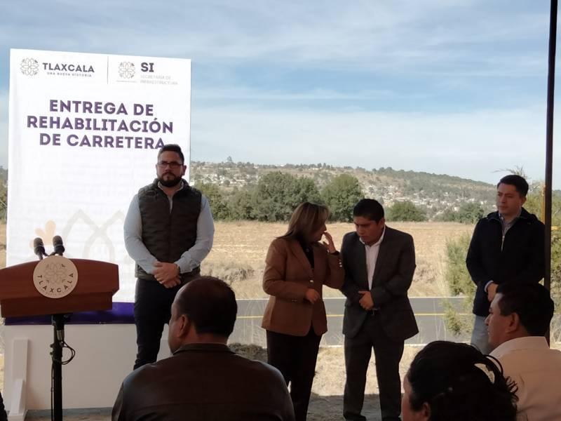 Alcalde de Xaltocan y la gobernadora inauguran obra carretera de más de 14 mdp