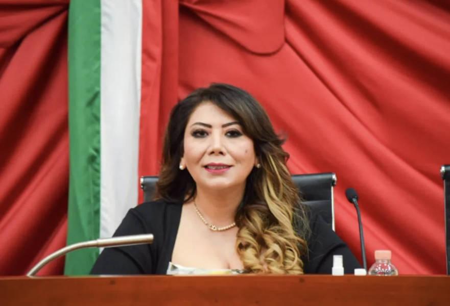 Alejandra pidió la cabeza de la directora de comunicación y del jurídico del Congreso