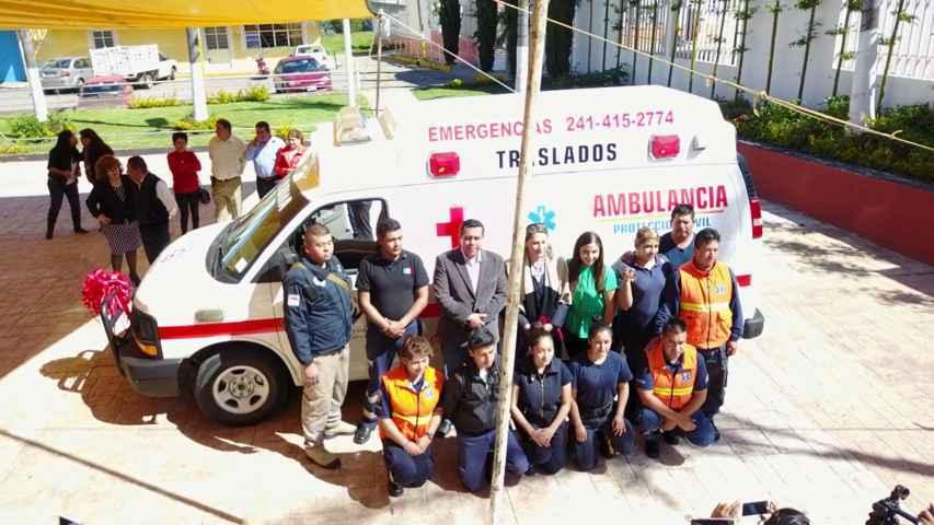 Diputada entrega ambulancia a Tzompantepec