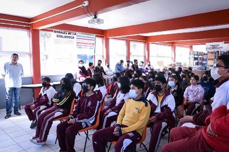 Seguridad pública lleva pláticas de prevención a escuelas de Apetatitlán 