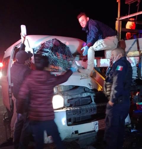 Camioneta de ATHA provoca accidente en el municipio de Hueyotlipan