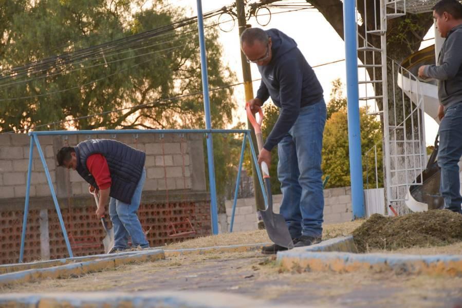 Ayuntamiento de Apetatitlán realiza limpieza de espacios públicos de la cabecera 