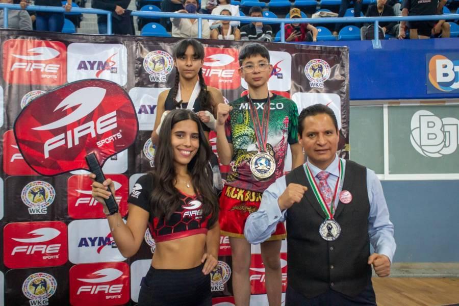 El tlaxcalteca Luis Antonio Herrera recibe medalla por su apoyo al deporte de contacto en México
